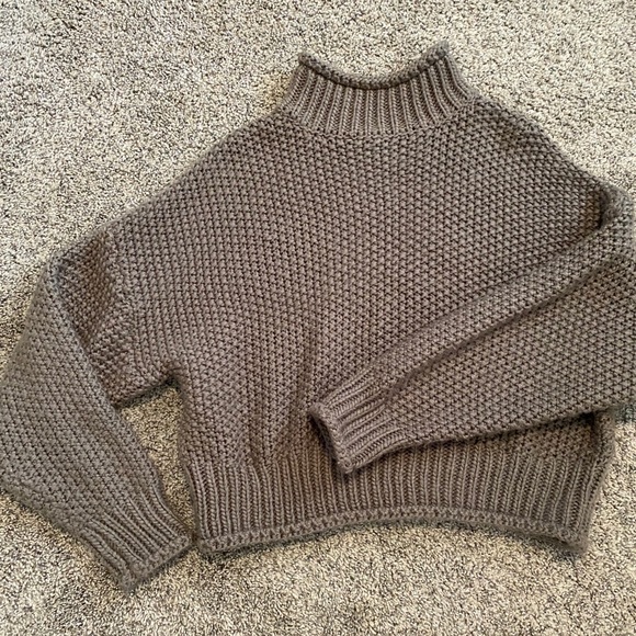 Sweaters - Cropped Green Sweater